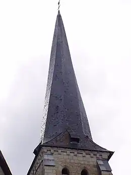 Clocher tors de l'église.