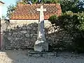 Croix près de l'église