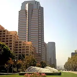 Le gratte-ciel Fox Plaza