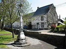 Calvaire, dans le site classé de l'église Notre-Dame