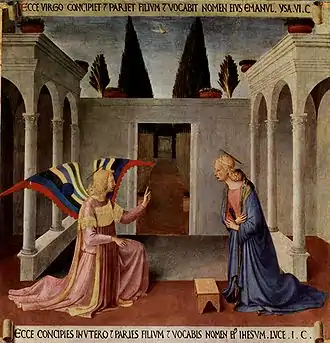 Peinture. L'ange et Marie face à face dans une cour, avec au fond une perspective menant à une porte éloignée.