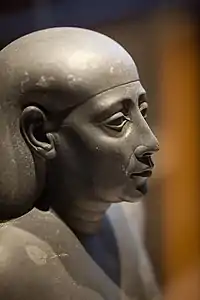 Statue d'un dignitaire de l'époque saïtico-perse, XXVIe-XXVIIe dynastie, Grauwacke, Louvre