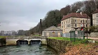 Les anciennes forges au bord du Doubs.