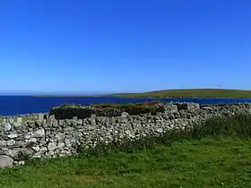 Ruines de la chapelle Framgord à Sandwicksur l'île de Unst.