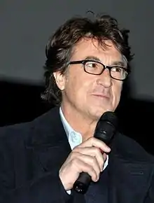 François Cluzet interprète Simon.