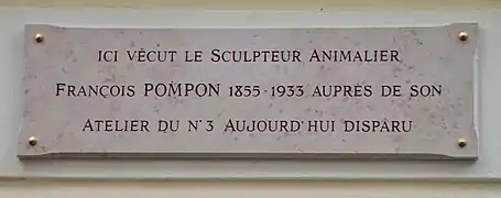 Plaque au no 7.