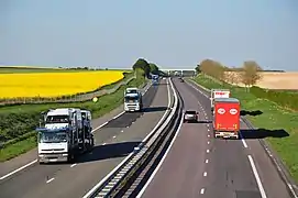 traversé par l'autoroute.