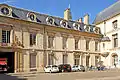 Salle de Flore vue de l'extérieur depuis la cour intérieure du même nom.