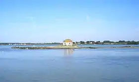 Vue de Nichtarguér depuis le pont menant à l'île de Saint-Cado.