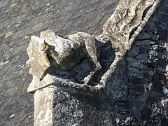 Chimère sur le toit du manoir.