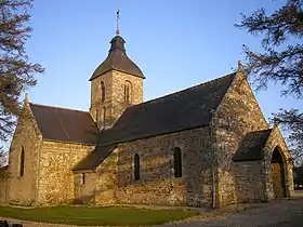 L'église de Beaumesnil à clocher à impérial.