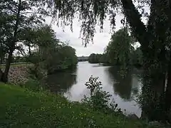 Le pont ferroviaire au-dessus de l'Orne.