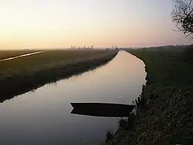 Le canal à Montmartin-en-Graignes.