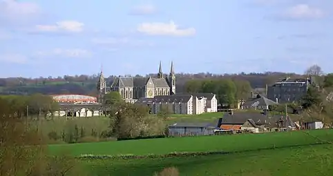 Vue depuis de la route de Vire.