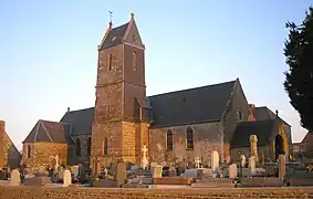 L'église de Vaudry à clocher à bâtière.