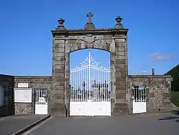 Portail du cimetière (portail de l'ancien hôtel de ville)