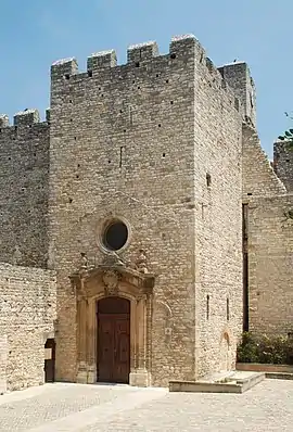 La façade et la tour appelée le Casai, à droite.