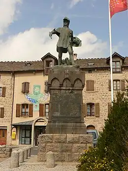 La statue de Du Guesclin.