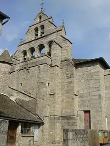 Le clocher-mur de l'Église Saint-Julien de Rieutort-de-Randon.