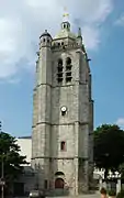 La tour-clocher Saint-Paul.
