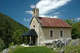 La chapelle et la Croix de Valchevrière au sud de Villard
