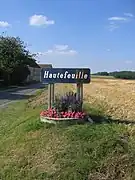 Entrée d'Hautefeuille depuis Vauchamps.