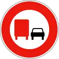 B3a. Interdiction aux véhicules de transports de marchandises de doubler