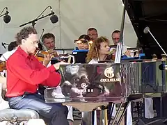 François-René Duchâble joue le Concerto pour piano nº 1 de Tchaïkovski aux « Folies du lac » 2010, La Colmiane (06).