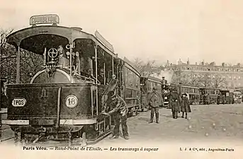 Ligne créée par le PSG, place de l'Étoile à Paris à destination de Courbevoie et Saint-Germain-en-Laye.