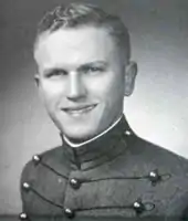 Portrait en noir et blanc de Frank Borman en uniforme de cadet de West Point.