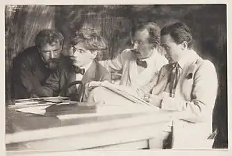 Frank Eugene, Frank Eugene, Alfred Stieglitz, Heinrich Kühn et Edward Steichen regardent une œuvre d´Eugene (1907), Bradford, National Media Museum.