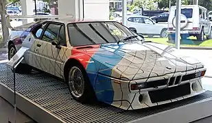 Description de l'image Frank Stella BMW M1 ProCar Art Car.fL (1979).jpg.