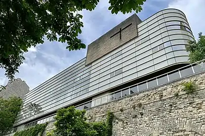 Le nouveau bâtiment « Loyola » pour les classes préparatoires (ici vu depuis le boulevard Delessert) est inauguré en 2016.