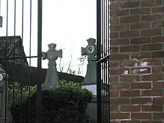 L'entrée principale de l'ancien cimetière, pratiquement à l'arrière de l'église.