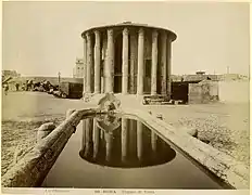Temple d'Hercule Victor dit « Temple de Vesta » du Forum Boarium, photographie vers 1880-1890.