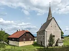 Maison de fermier et église Saint Oswald à Nussberg, municipalité Frauenstein.