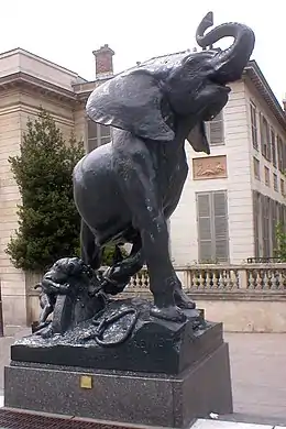 Jeune éléphant pris au piège par Emmanuel Frémiet.