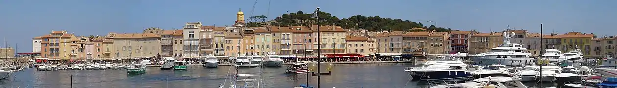 Saint-Tropez depuis son port.