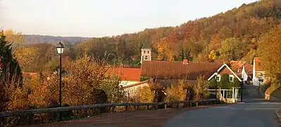 Vue sur le village en automne.