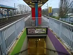 Escalier d'accès au quai vers Villiers et Tournan.