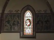 intérieur peint d'une église