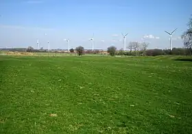 Éoliennes proches.