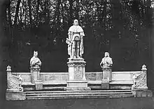 Vue du monument n°16 avec Frédéric II de Brandebourg (1413-1471) au centre, Wilke von Blankenfeld (1400-1474), le maire de Berlin à droite et Friedrich Sesselmann, l'évêque de Lebus à gauche. Sculpteur: Alexander Calandrelli.