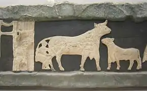 « Frise à la laiterie », détail : un homme trait une vache. V. 2500 av. J.-C., El-Obeid, British Museum.