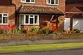 Type b : Porch & fence ; Pyrford, Royaume-Uni