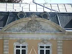 Fronton de l'ancien consulat de Belgique.