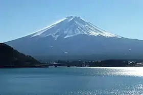 Le mont Fuji vu depuis le lac Kawaguchi.