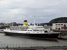 Photographie en couleurs du navire de croisière Funchal détenu à Göteborg en août 2013, après avoir échoué à une inspection des autorités portuaires.