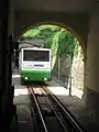 Le funiculaire arrivant à la station de Petraio-Via Palizzi.