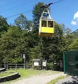 Cabine du téléphérique au debut de la ligne.